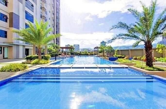 Horizon 101 A1 Shortwalk Robinson Mall Mango Square Bars Free Pool Cebu Extérieur photo