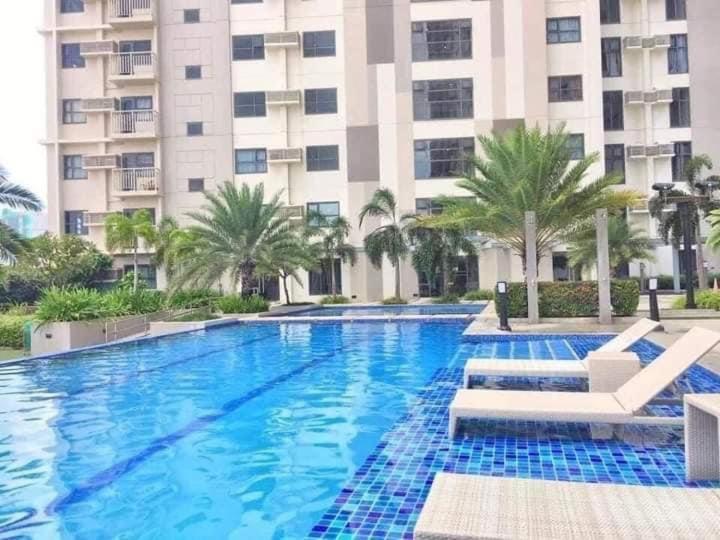 Horizon 101 A1 Shortwalk Robinson Mall Mango Square Bars Free Pool Cebu Extérieur photo